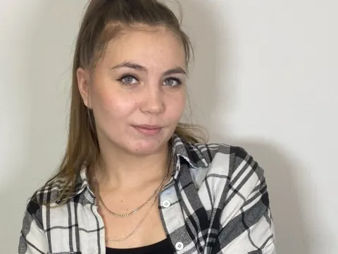 in live sex model AislyBeat