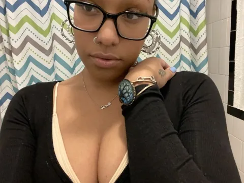 sex webcam Model AliyahHuney