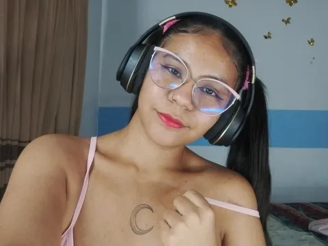 teen webcam model ChloeEmiily