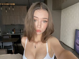 live webcam sex model CuttIeCarolina