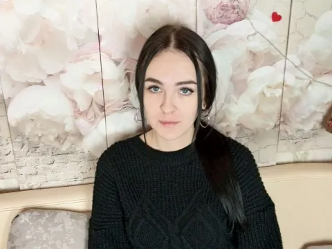 webcam show model KiraLunary