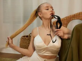 horny live sex model LouiseKarter