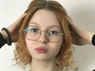 adult webcam model MaeBramson