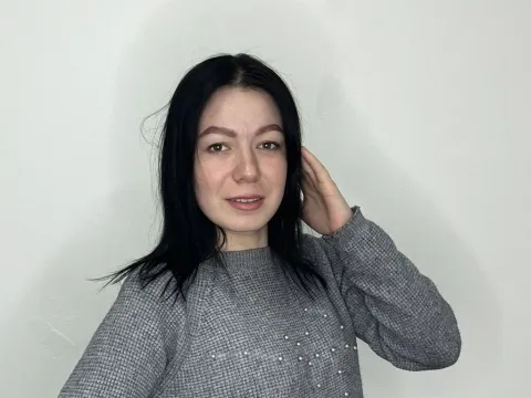 video live chat model MaeCurvin