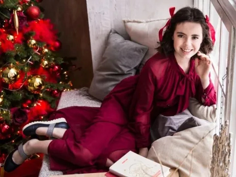 swingers party model SallieAstillero