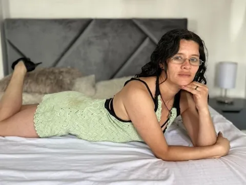 sex webcam model SereneValdirik