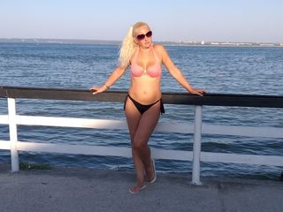 Adult Cam Model ValeriaPrice wants to meet you in Live Chat!