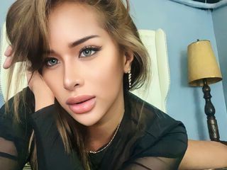 Adult Cam Model VanessaFerragamo wants to meet you in Live Chat!