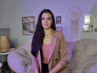 Adult Cam Model ViktoriaBella wants to meet you in Live Chat!